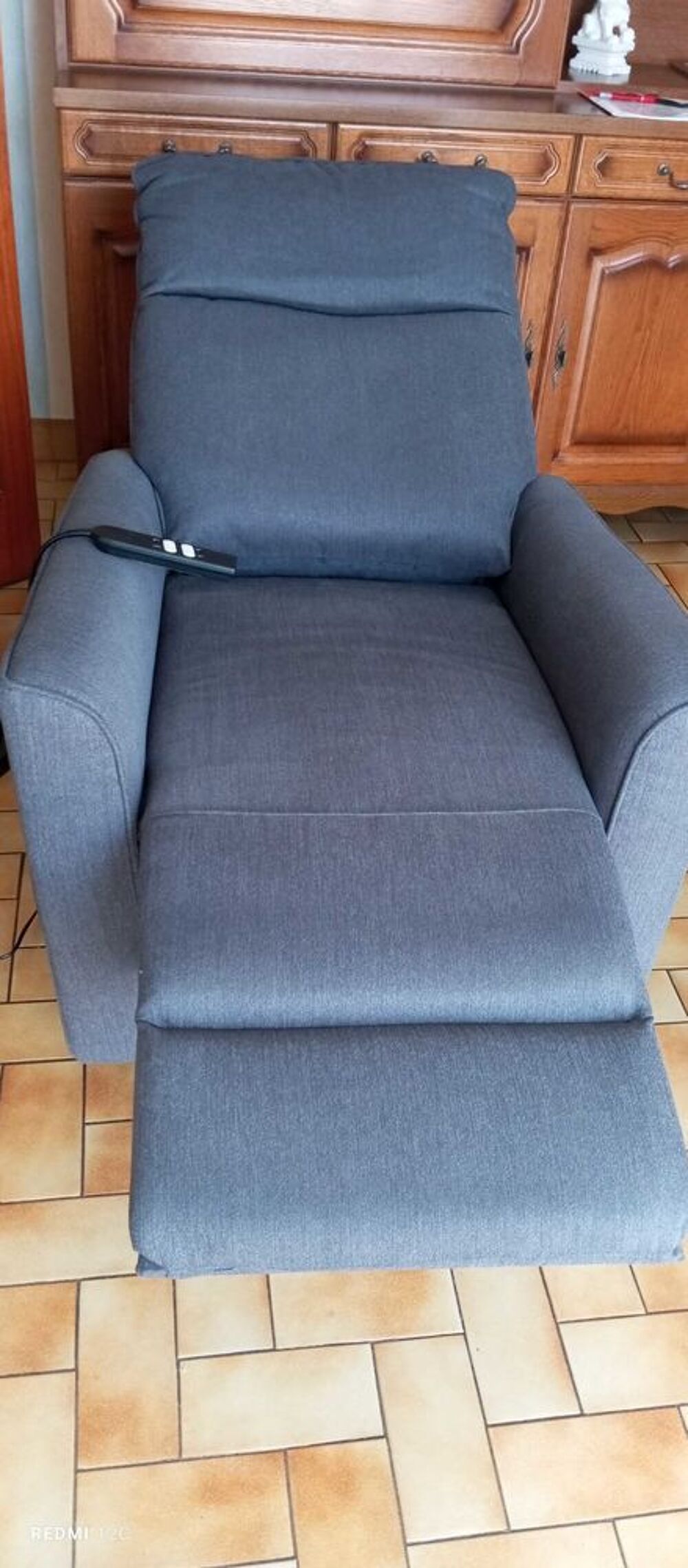 fauteuil relax releveur &eacute;lectrique Elliot avec t&eacute;l&eacute;commande Meubles