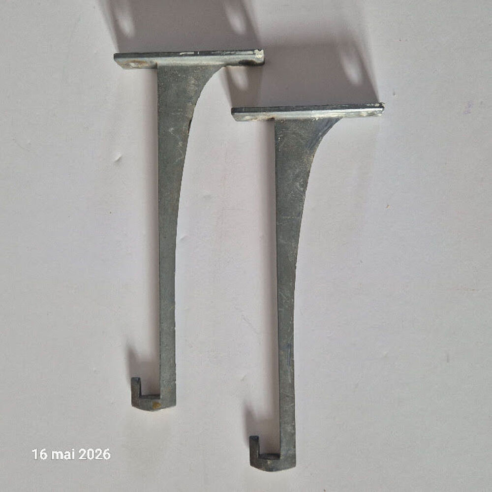 Lot de 2 anciens supports en m&eacute;tal de tablette en verre pour Bricolage