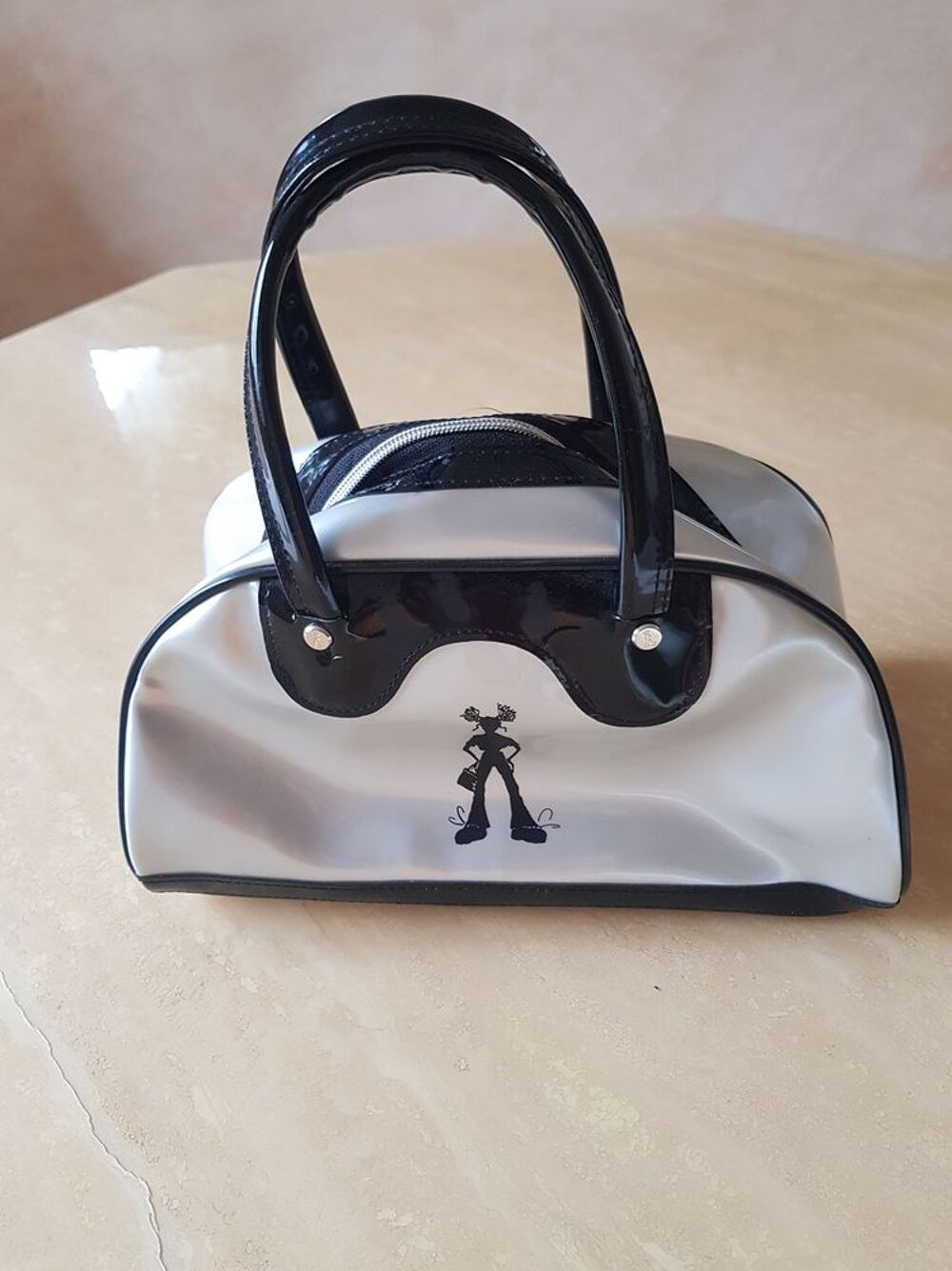 Petit sac &agrave; main ado Jennyfer argent/noir etat neuf Vêtements enfants