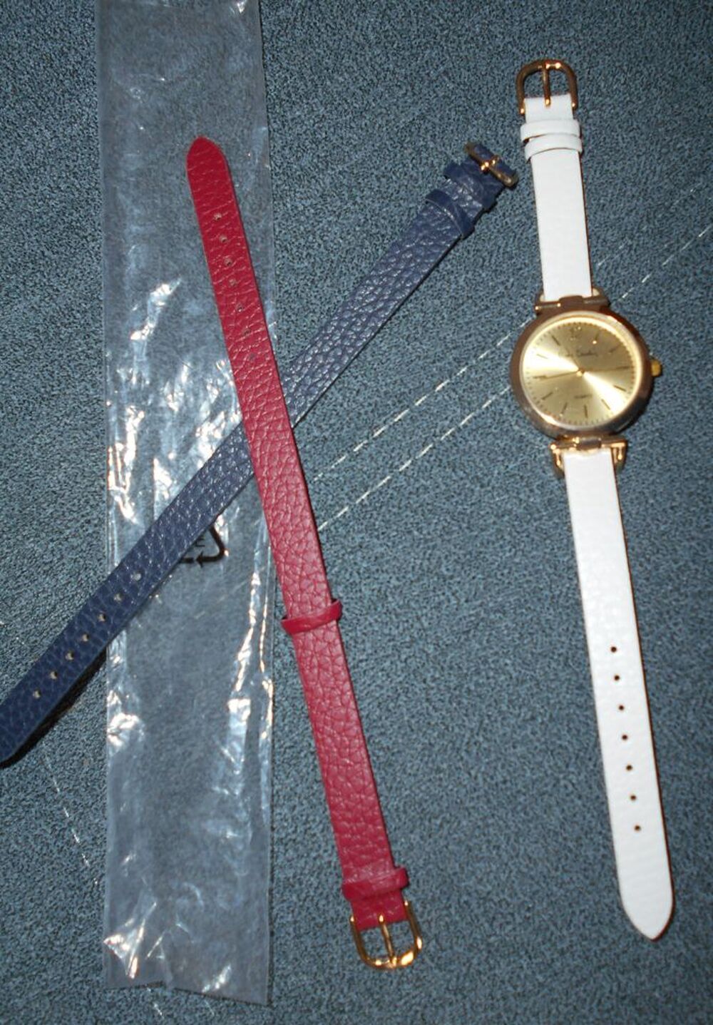 montre femme Pierre CARDIN avec 3 bracelets cuir, neuve Bijoux et montres