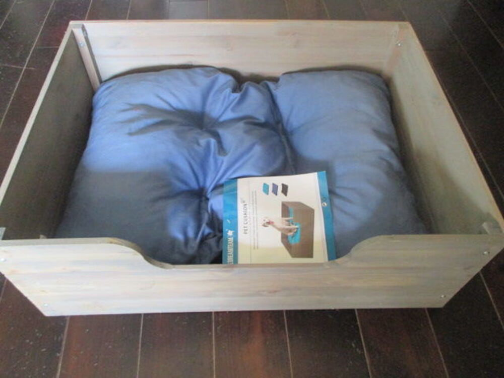   caisse de couchage Avec coussin NEUF longueur 79cm 