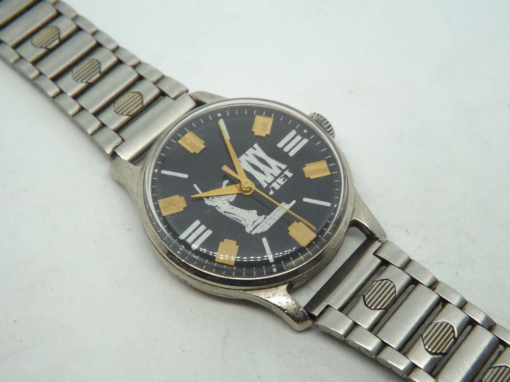 Rare montre Russe anniversaire 30 ans victoire de Volgograd Bijoux et montres