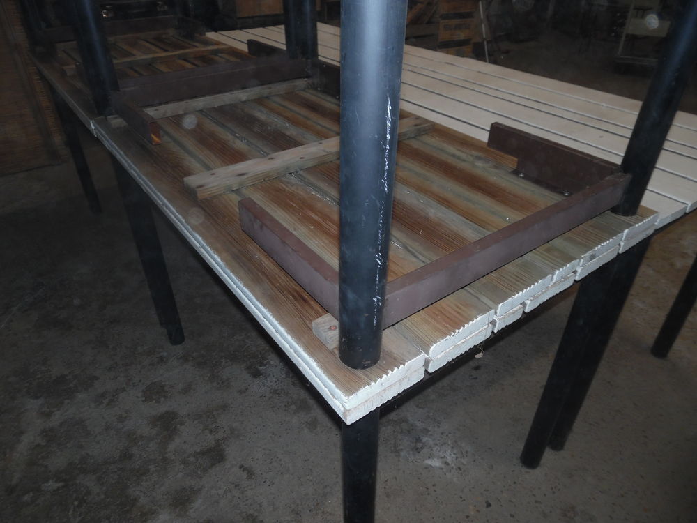 LOT DE SIX TABLES DE JARDIN Jardin