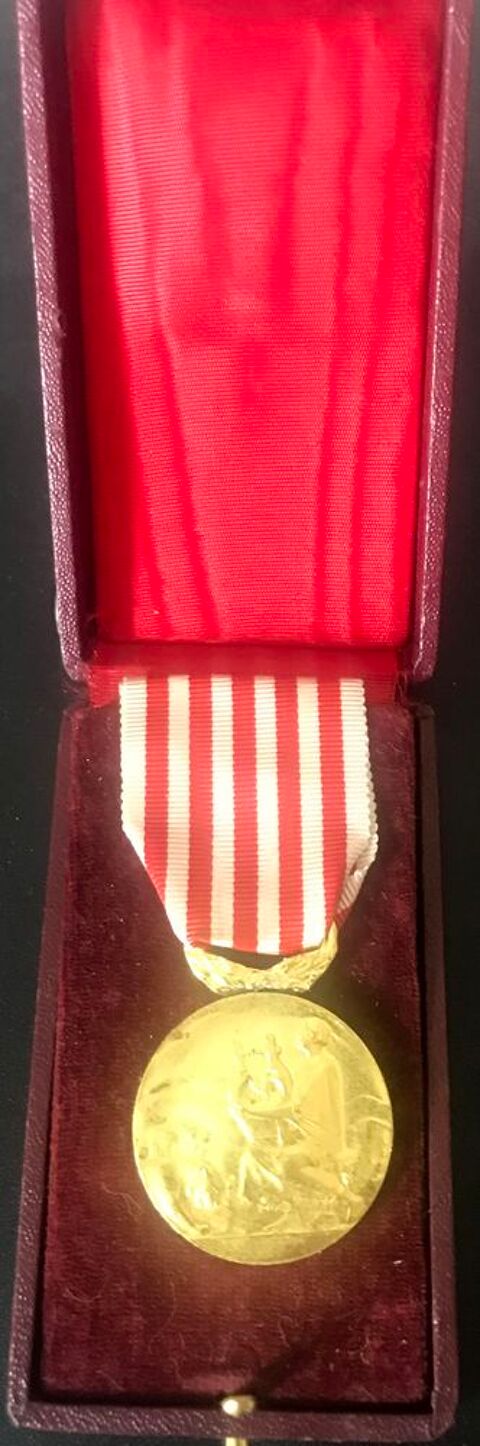 vintage très rare Médaille or  Pour services rendus à l'art 0 Richwiller (68)