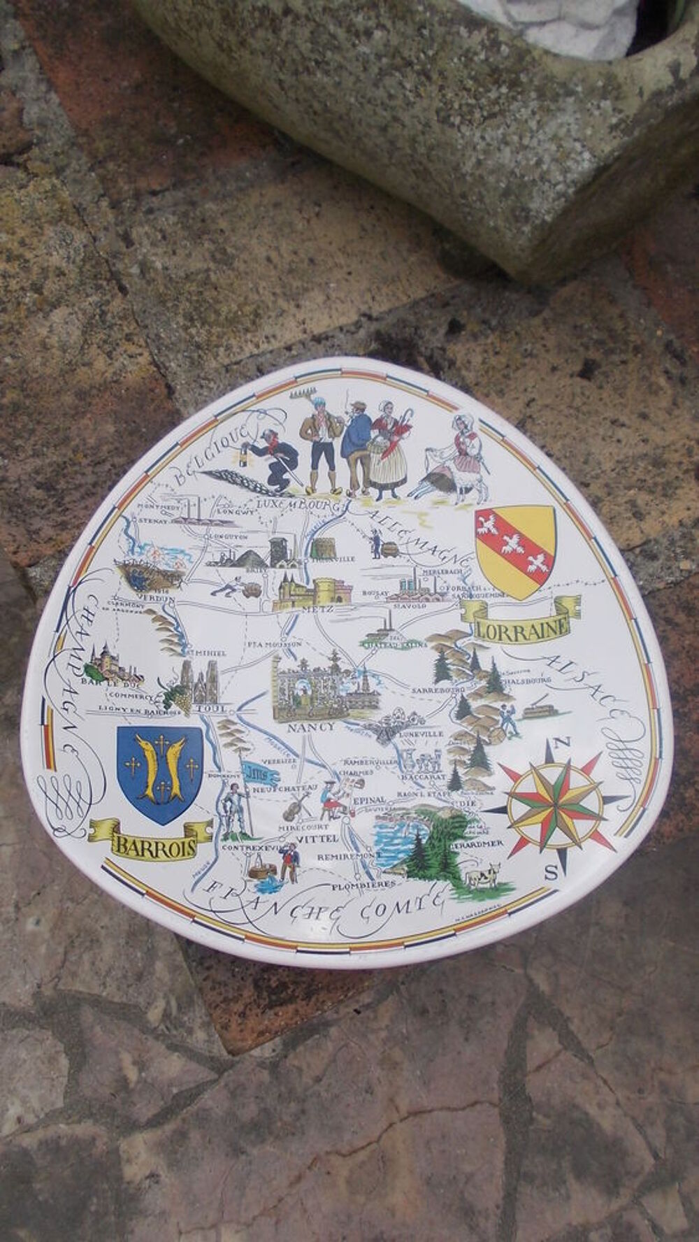 assiette murale "franche comt&eacute;" Décoration