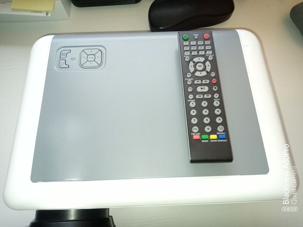 Vid&eacute;o Projecteur D8 POWER
N&deg; du mod&egrave;le : LED 66 HDMI Photos/Video/TV