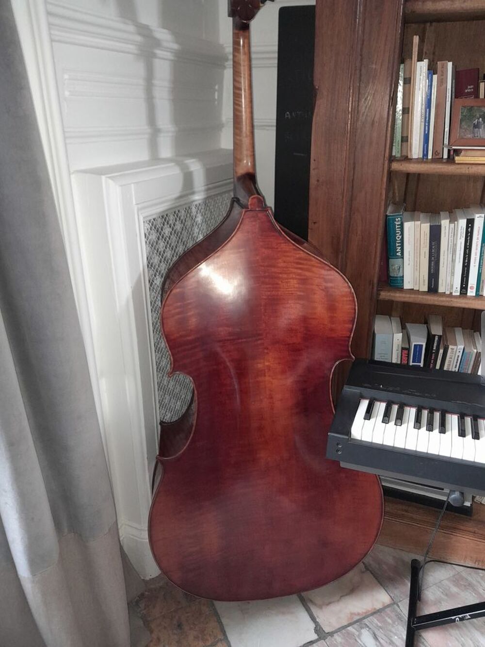 tres belle contrebasse chinoise diapason 105cm. Instruments de musique