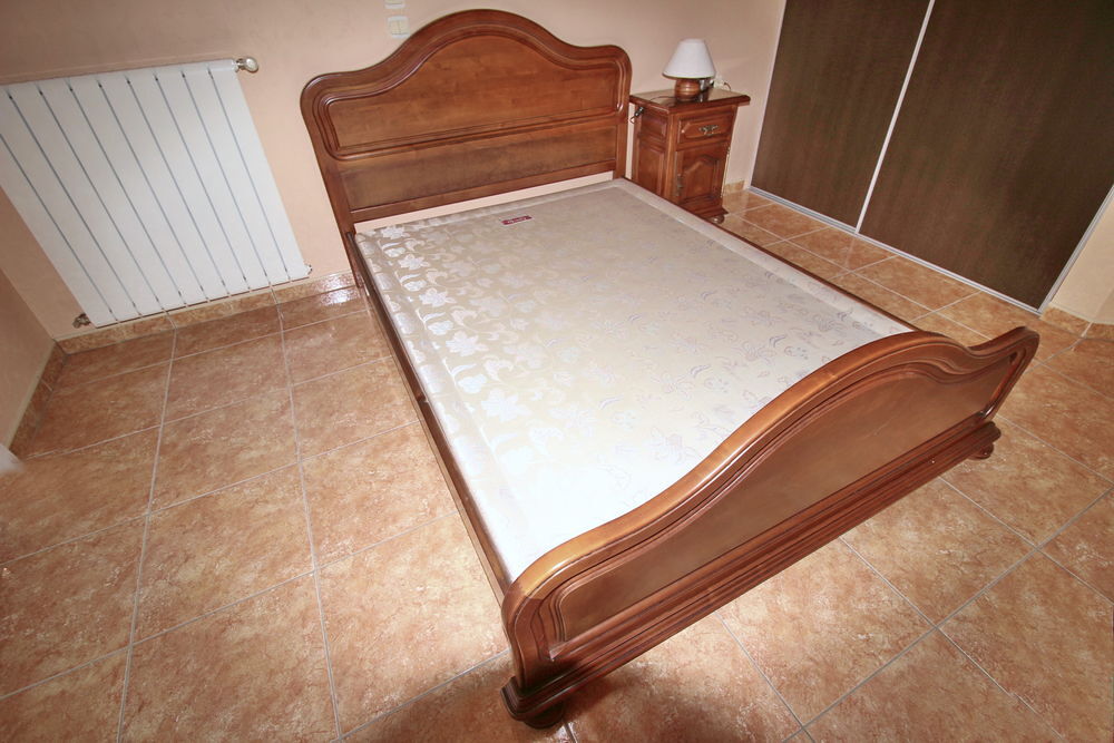 Bois lit + chevet Meubles