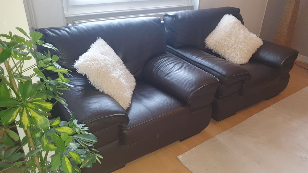 Canap&eacute; 3,5 places et deux fauteuils cuir marron Crozatier Meubles