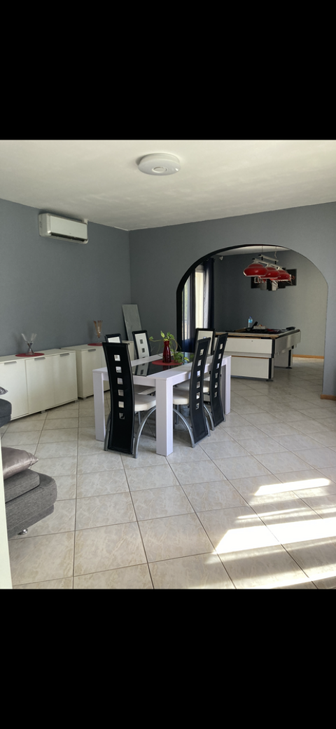  Villa � louer 6 pi�ces 200 m� Saint-julien