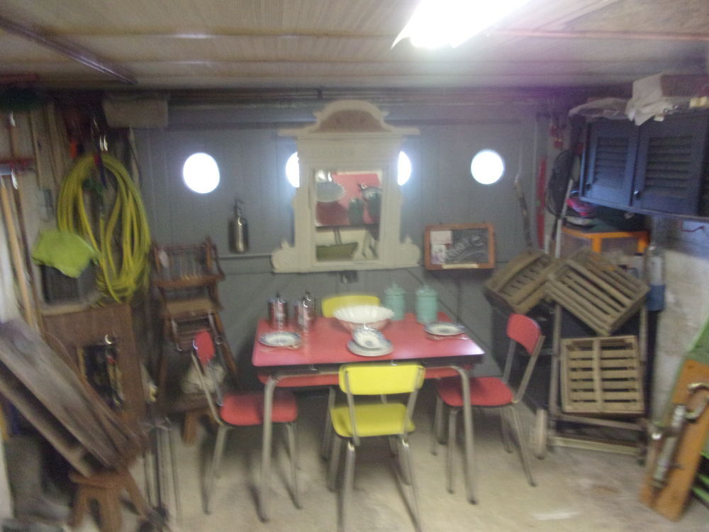 table en formicat . Meubles