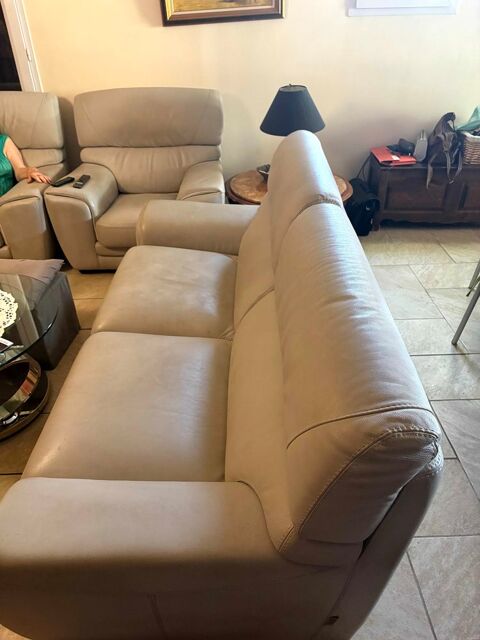 1 banquette 3 places et 2 fauteuils  en cuir 330 La Garde (83)