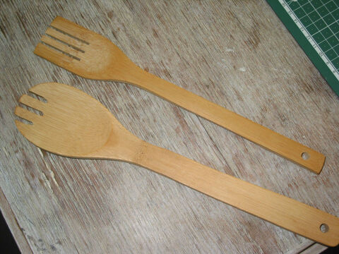 Cuillère + fourchette en bois saladier cuisine 30 cm neuf.
R 5 Marseille 13 (13)