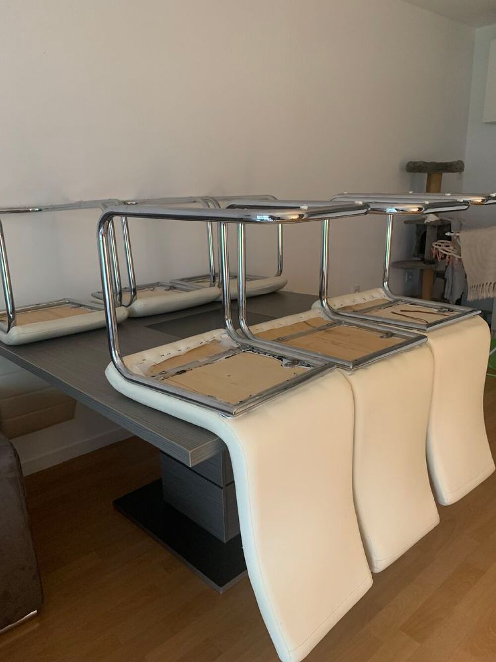 Table &agrave; manger carr&eacute; Meubles