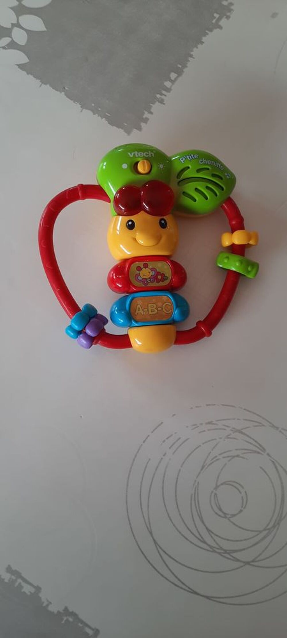 ENSEMBLE CHENILLE ET ABEILLE VTECH,
Jeux / jouets