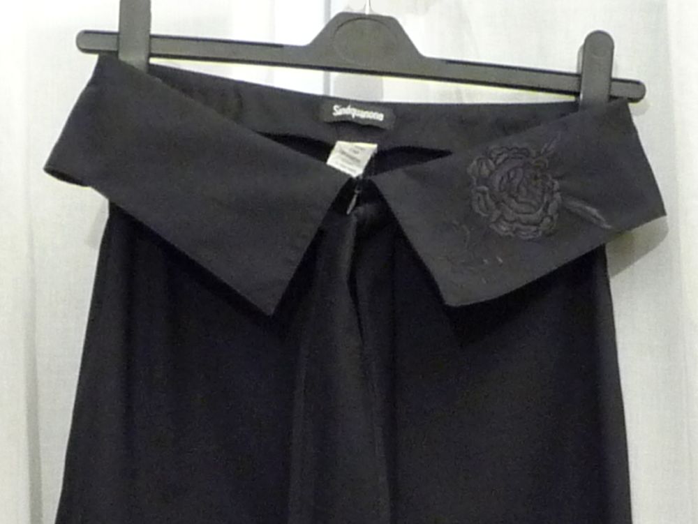 Pantacourt en Coton Noir avec son Lien &agrave; Nouer-Sin&eacute;quanone Vêtements