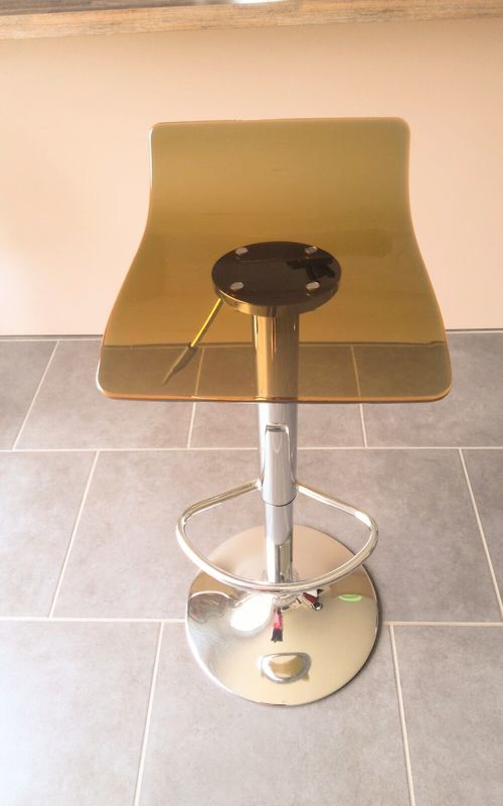 2 Tabourets chrom&eacute;s avec assises fum&eacute;es Meubles