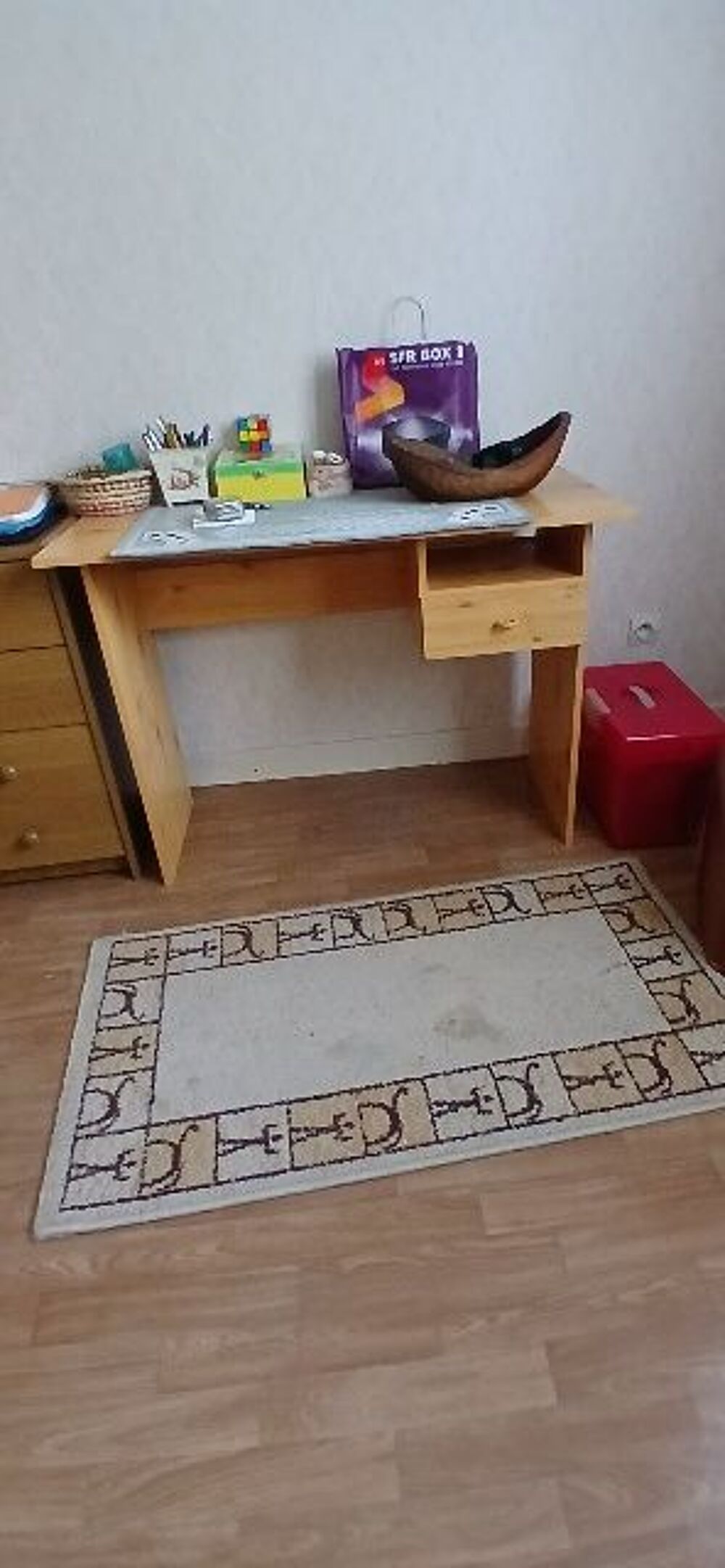 Petit bureau en bois de plaquage, un tiroir Meubles