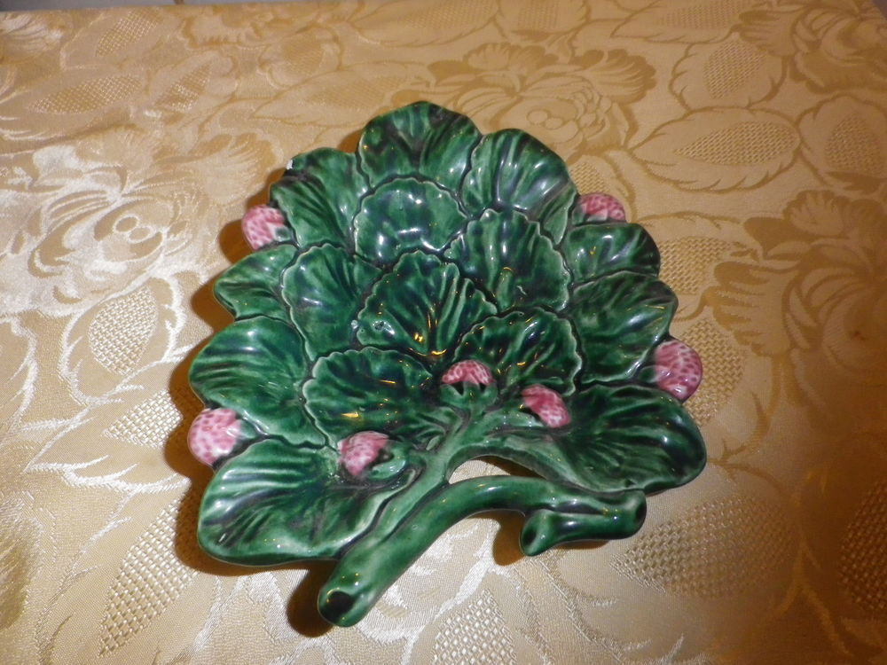 ANCIEN PETIT PLAT POUR FRAISES BARBOTINE GERBER PARIS Décoration