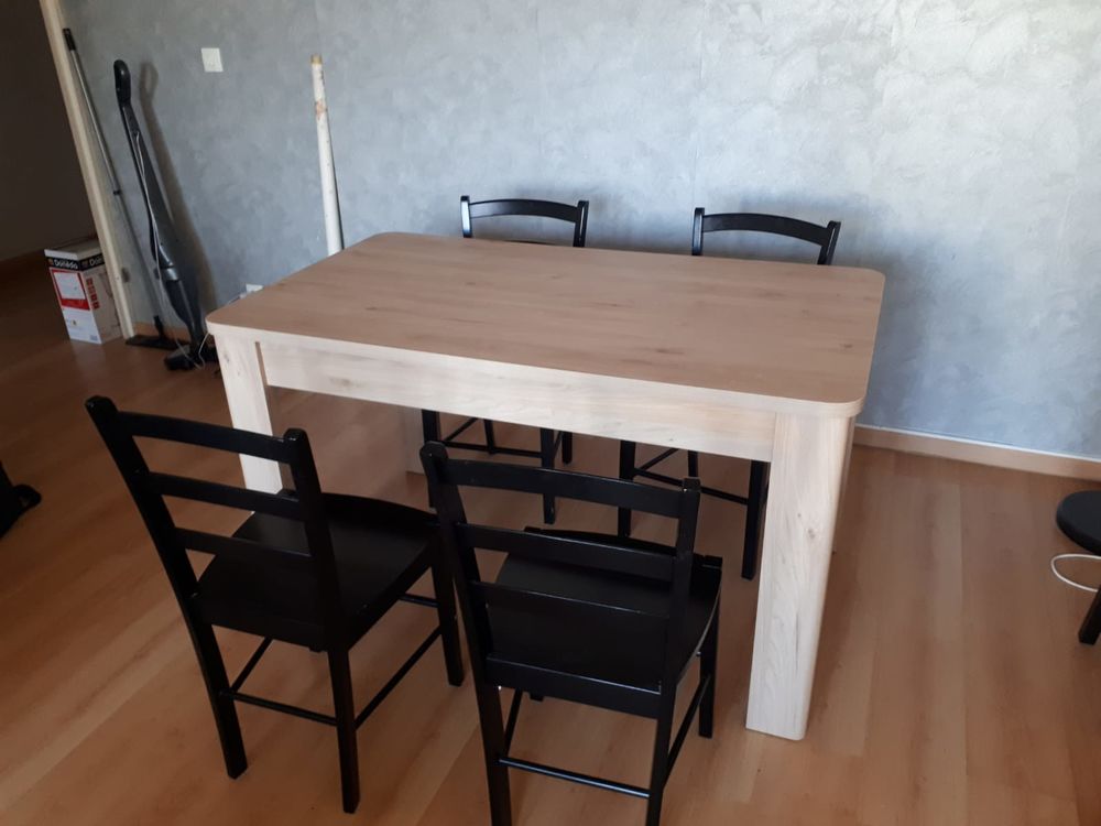 table +4 chaises Meubles