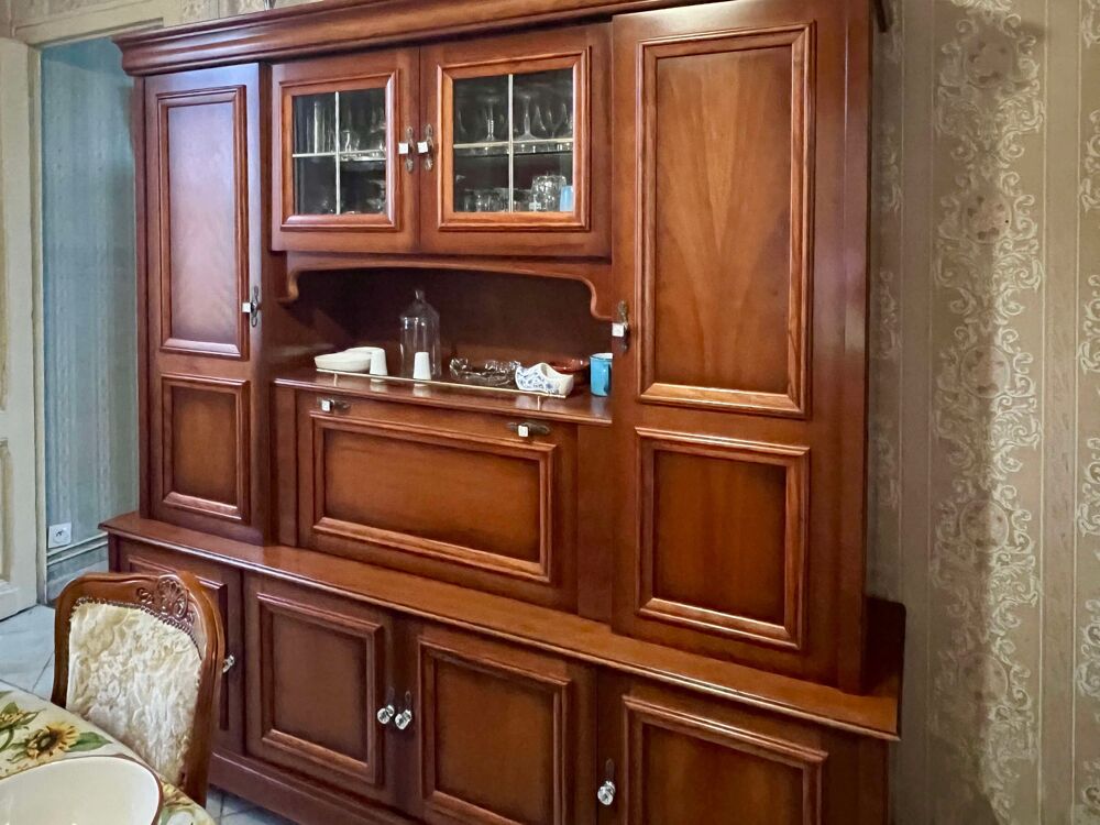 Buffet en merisier avec multiples rangements Meubles