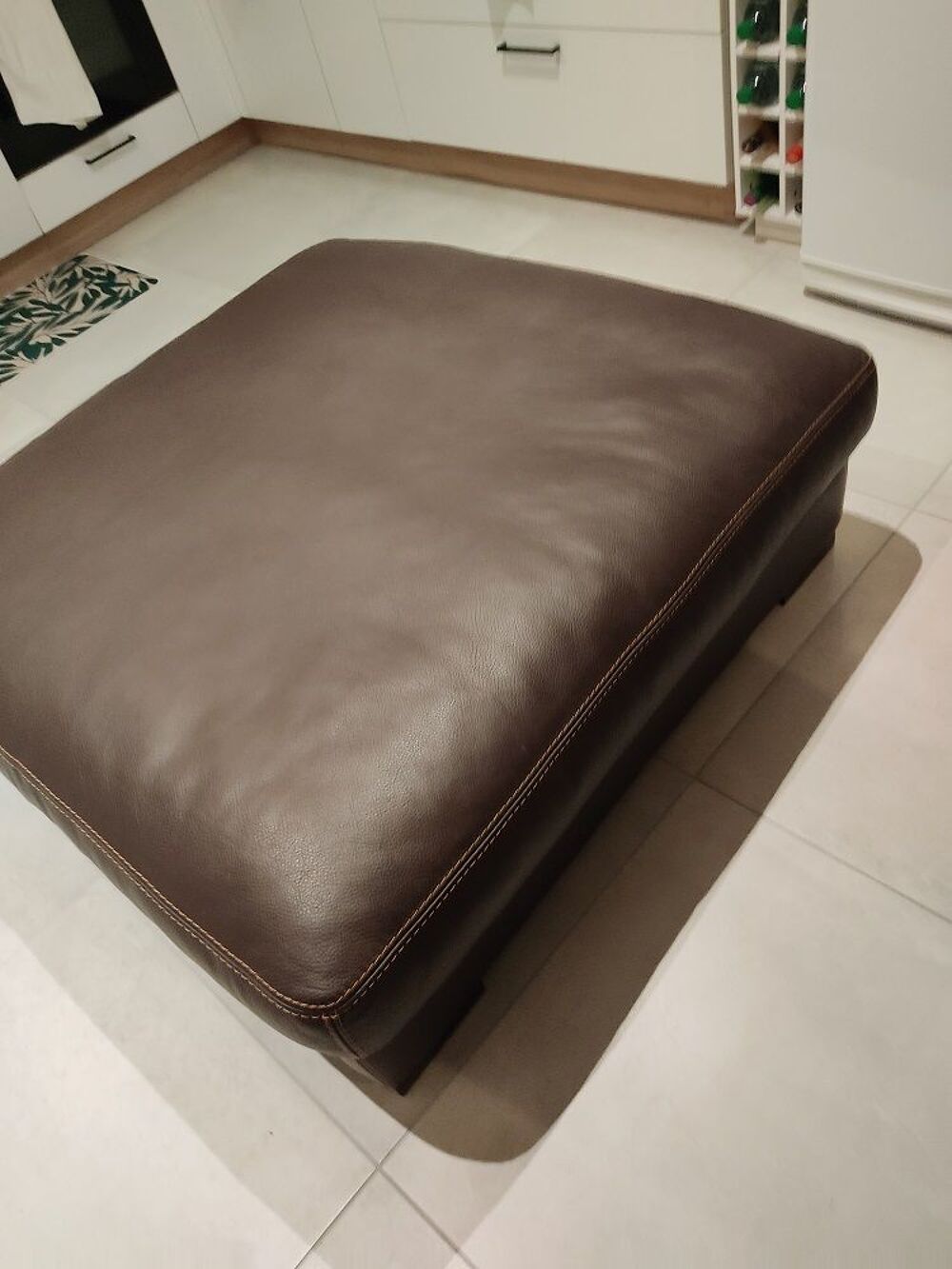 Pouf en cuir marron
Meubles