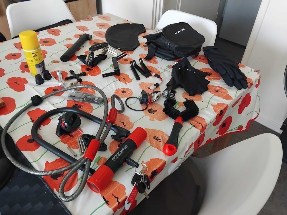 VTT Rockrider ST 250 + Kit de d&eacute;pannage/ Tr&egrave;s bon &eacute;tat Vélos