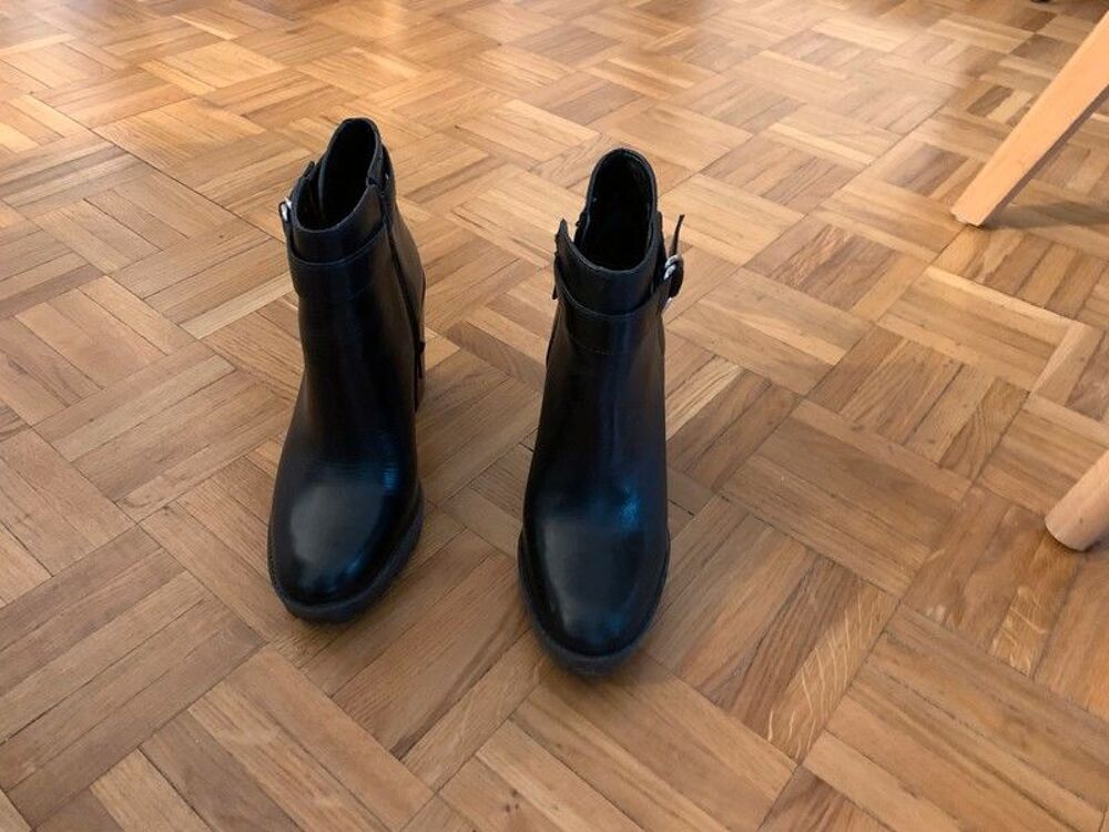 Paire de bottines en cuir noir - San Marina Chaussures