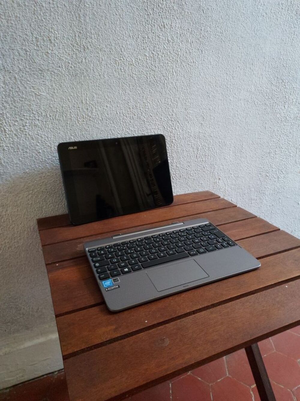 PC ASUS Transformeur Book &eacute;cran Tactile 10.1" LED Matériel informatique