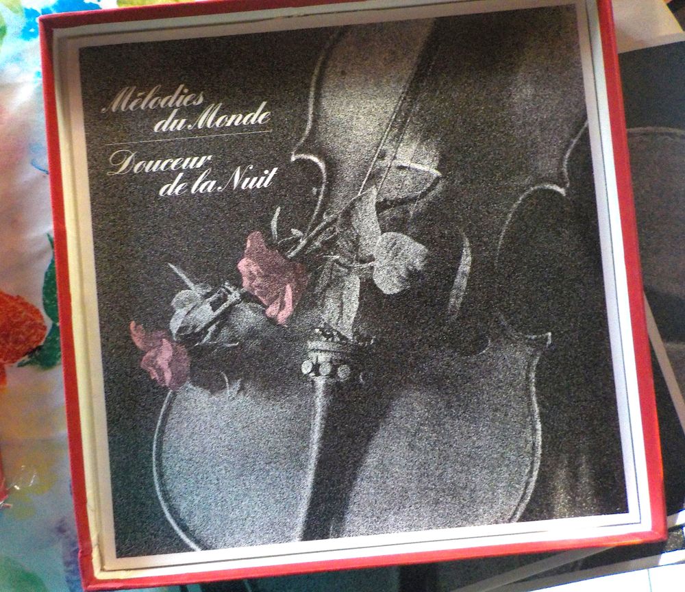COFFRET 8 VYNILS 33T "LES 150 PLUS BELLES MELODIES DU MONDE" CD et vinyles