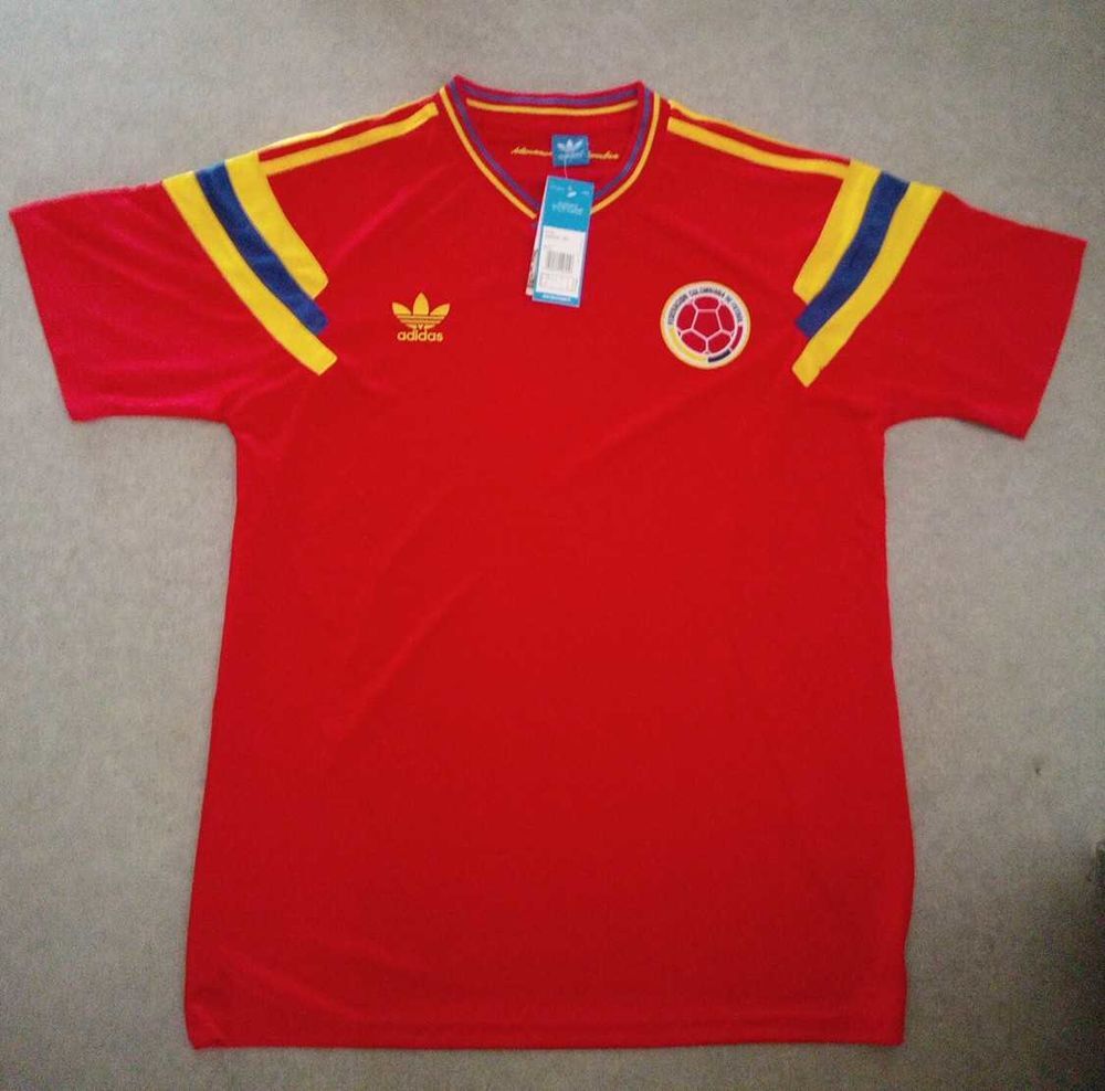 Tee-shirt football officiel Adidas original taille L 
Jamais port&eacute;. 
Sur Amiens Rivery. 
Pas d'envoi. 
20 € C'est disponible. Sports