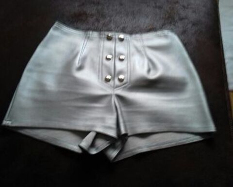 short gris métallisé 8 Craponne (69)