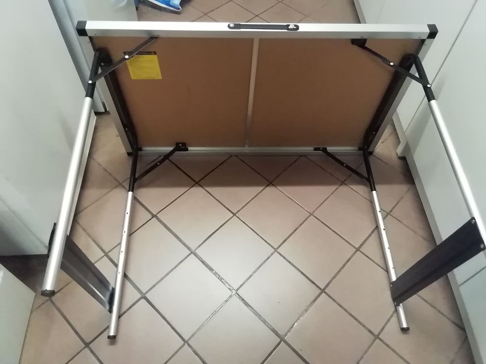 Table neuve pliante et r&eacute;glable Bricolage