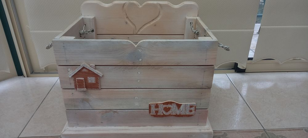 COFFRE Artisanal, ouvert. Meubles