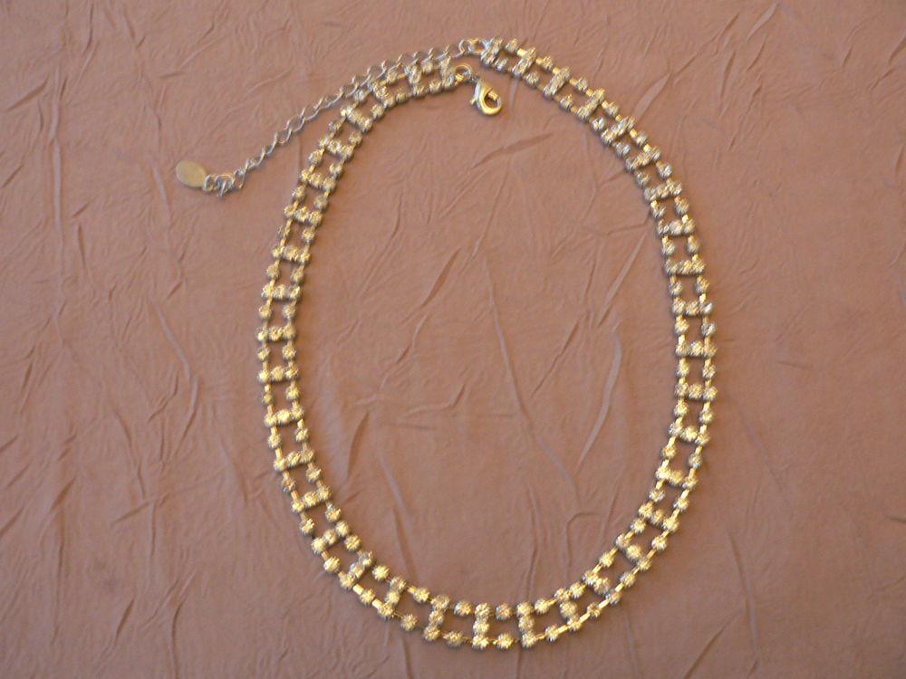 collier et bracelet en strass Bijoux et montres