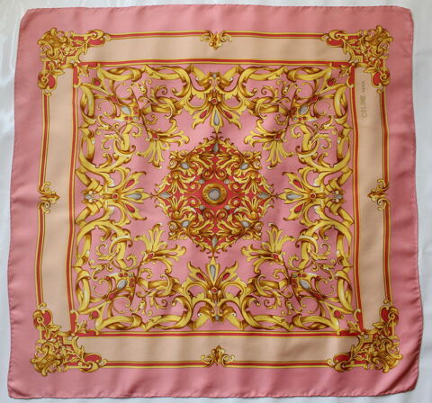 Foulard carr� de soie rose et or CELINE 100 Issy-les-Moulineaux (92)