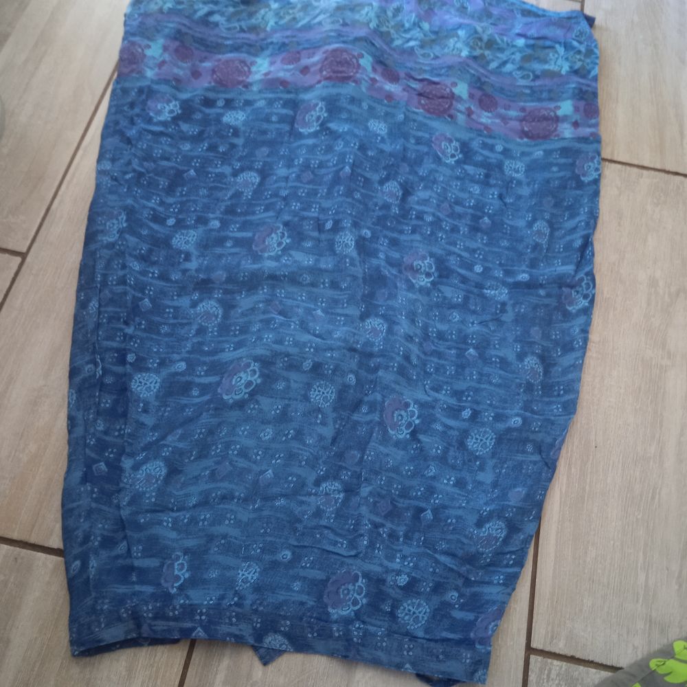 Jupe bleu longue taille 42 imprim&eacute;e fleurs bleues 65 % visco Vêtements