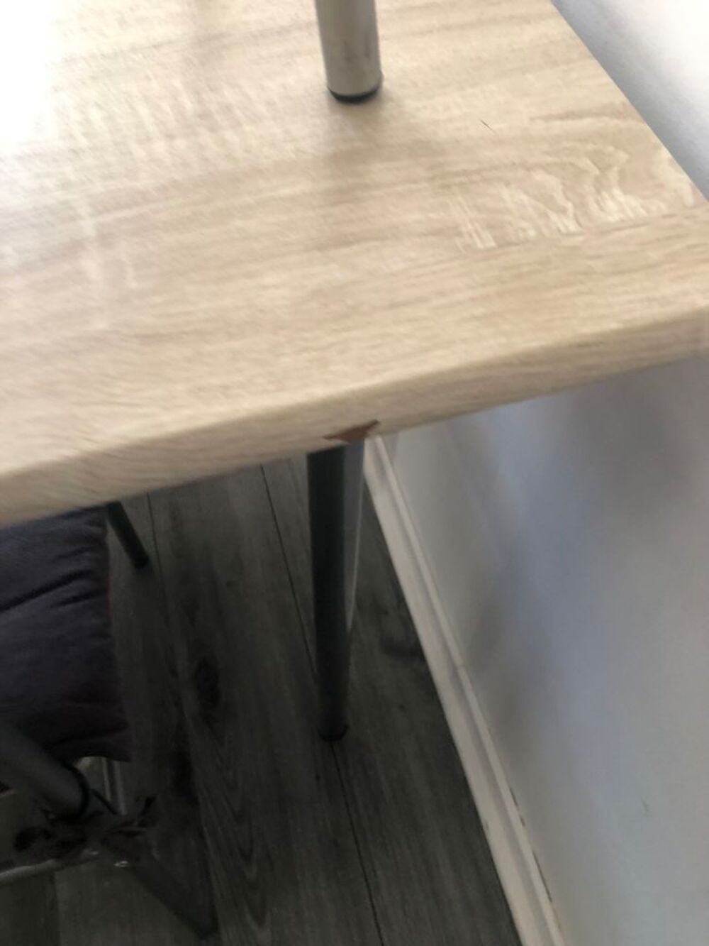 Table et 4 chaises avec assises Meubles