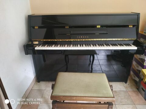 Piano droit Yamaha B1 1750 Hanches (28)