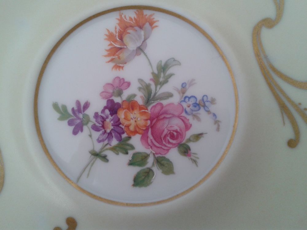 paire de soucoupes en porcelaine de Limoges peintes main Cuisine