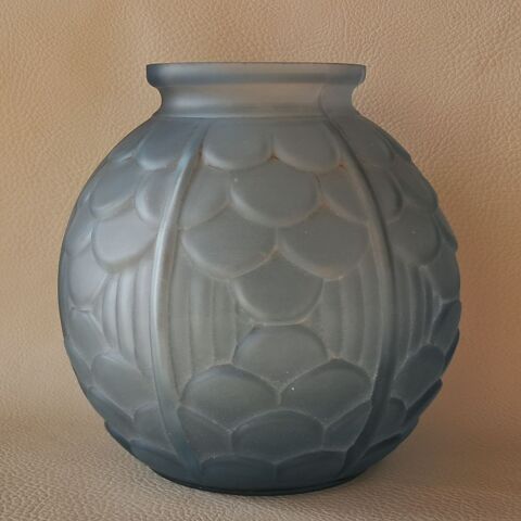 Vase boule Art Déco en verre poli pressé moulé bleu poli 25 Carnon Plage (34)