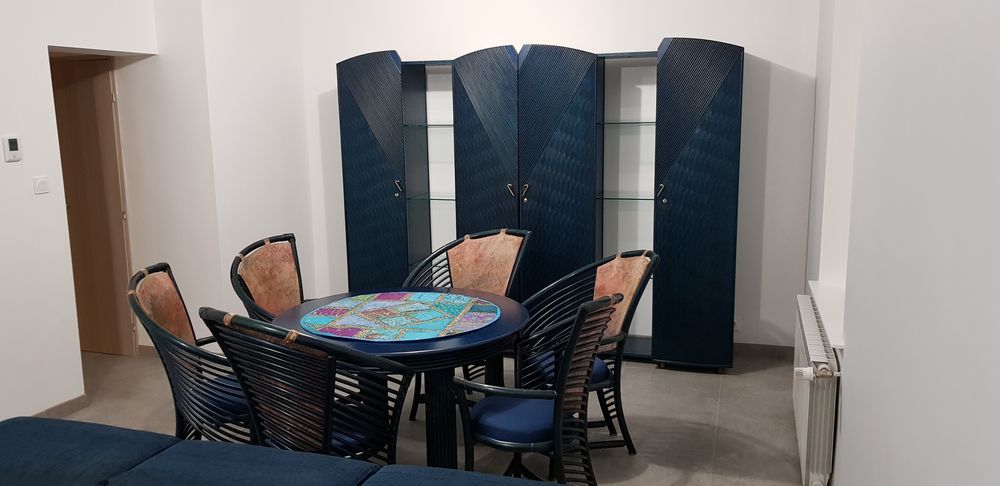 Salle &agrave; manger en rotin artisanal par SCHUTZ Allemagne Meubles