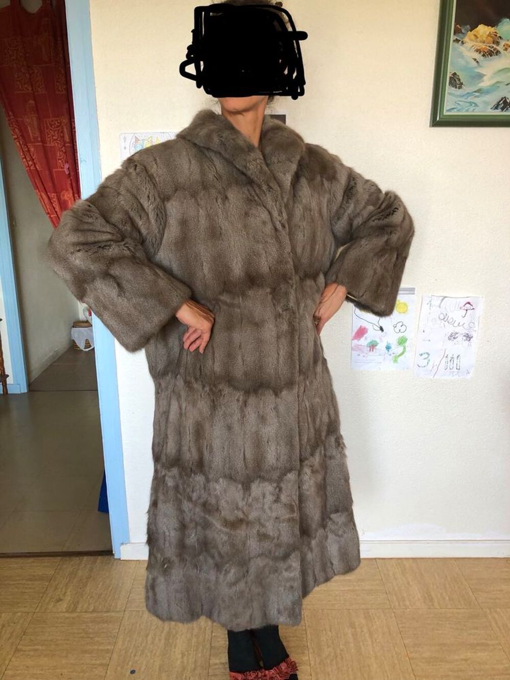 Tr&egrave;s rare Manteau de fourrure petit gris . Vêtements