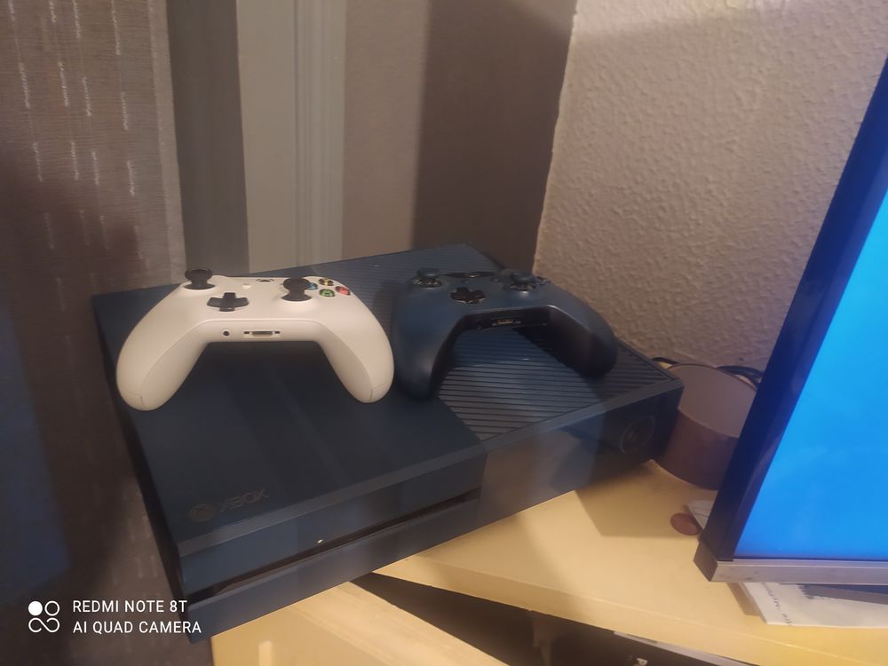 Xbox one 1To + 29 jeux Consoles et jeux vidéos