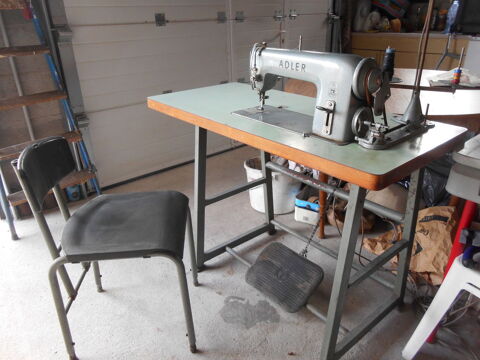 MACHINE A COUDRE ADLER 096 70 Villerest (42)