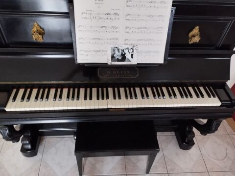 Piano droit noir 1 Aulnay-sous-Bois (93)