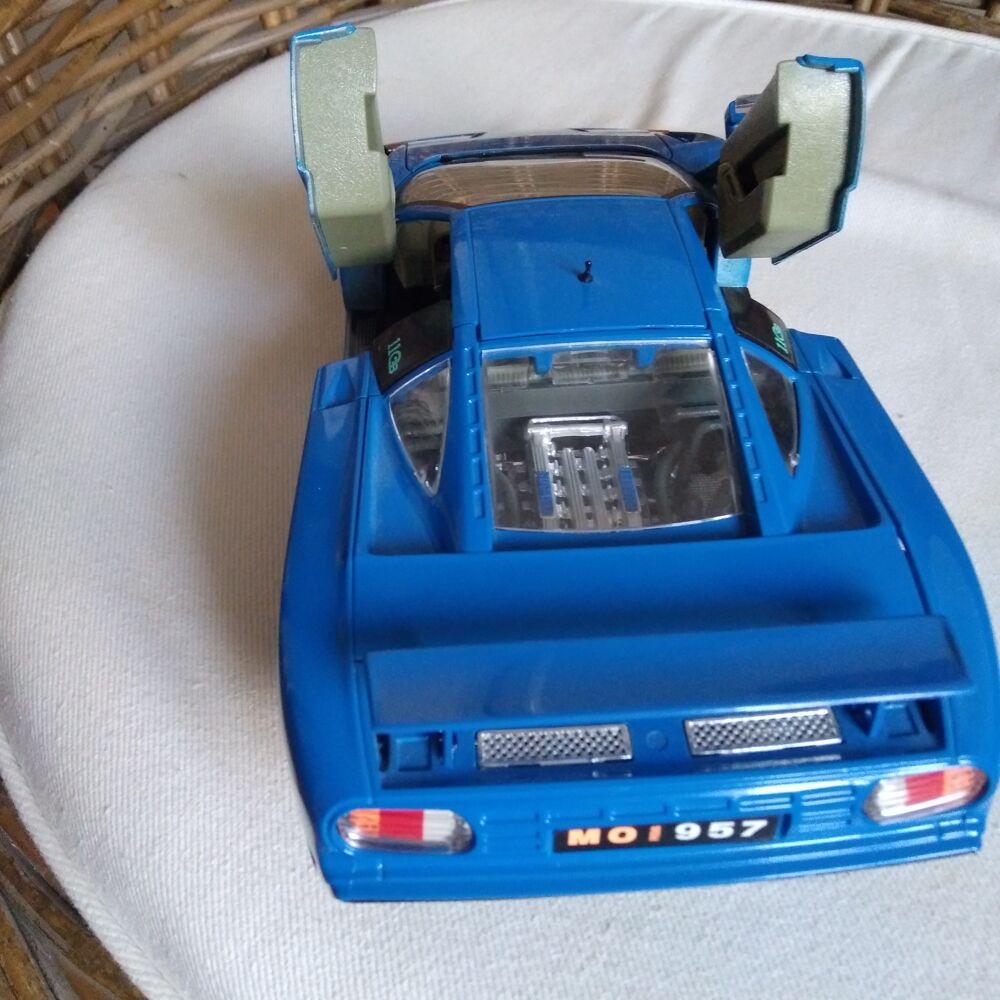 Bugatti EB 110 1/18 1991 Jeux / jouets