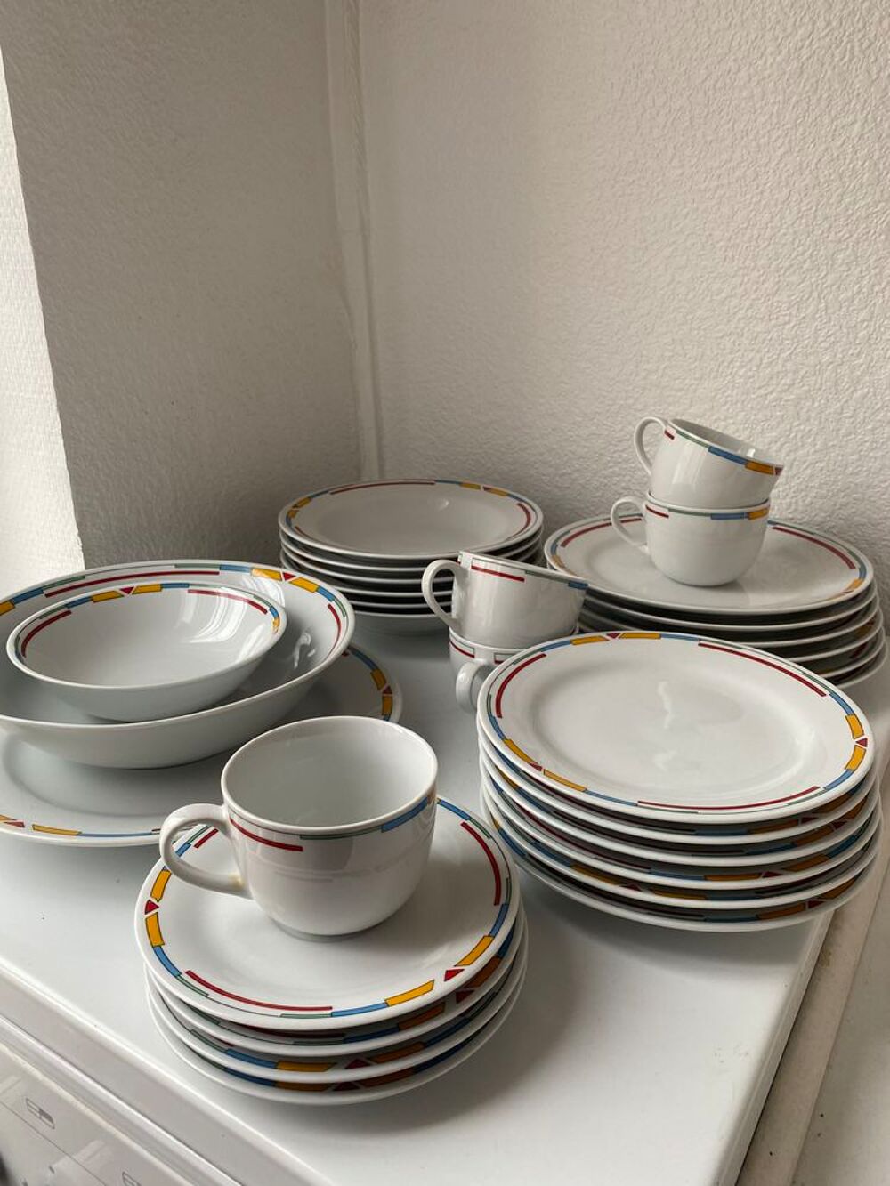 Service de table neuf Meubles