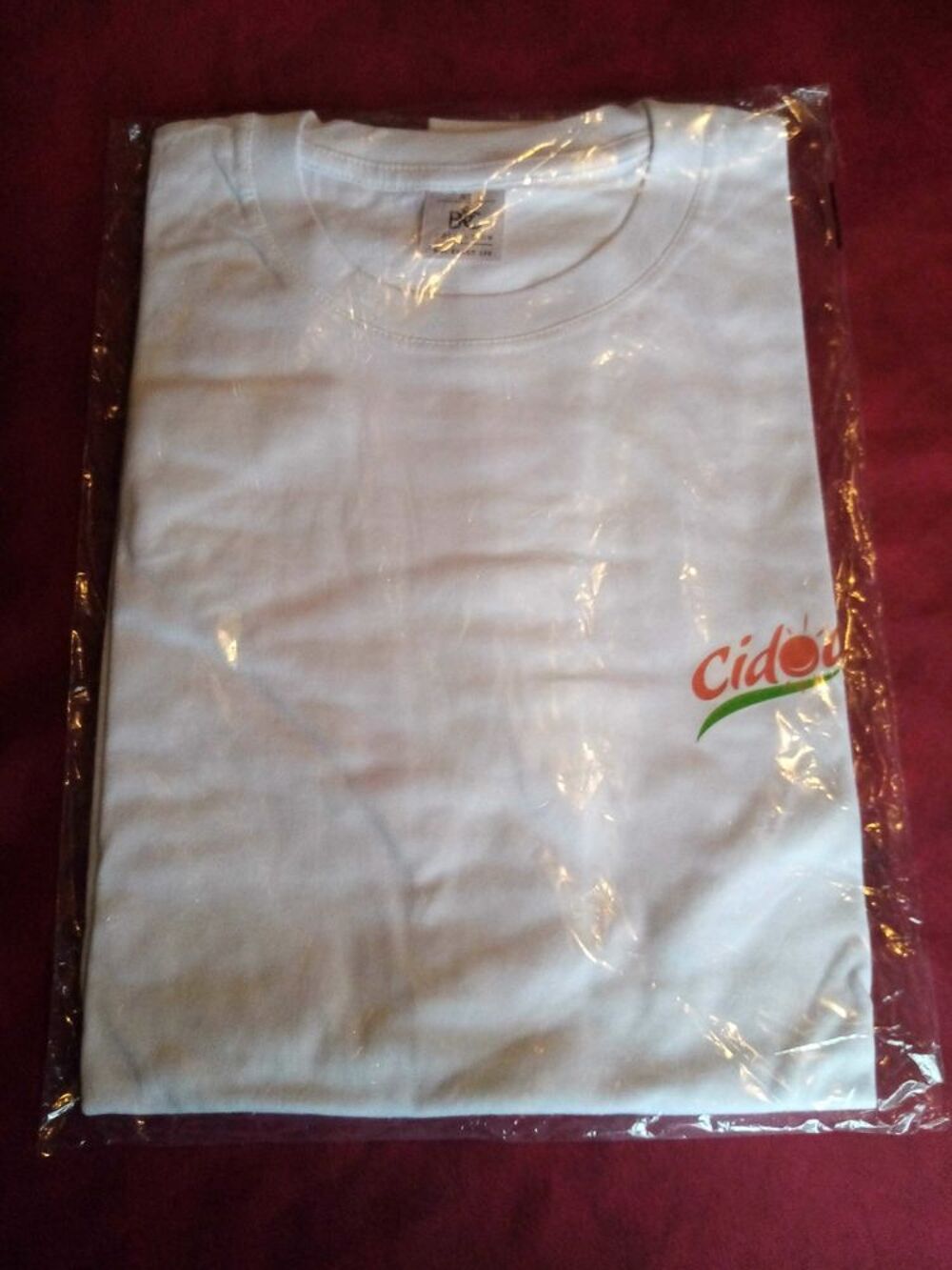 T-shirt cidou taille XL neuf dans son emballage Vêtements