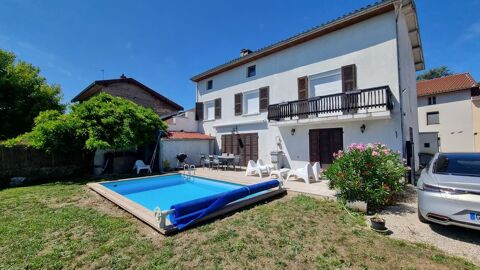   : Spacieuse maison familiale de 235 m� avec piscine Maison - 9 pi�ce(s) - 235 m�